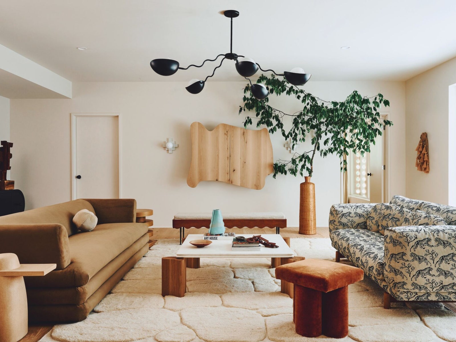 8 Chic Decorating Ideas We’re Bookmarking From Sarah Sherman Samuel’s Showhouse